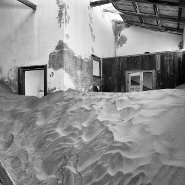 Verlassenes Haus in Kolmannskuppe wird durch eine Sanddüne befüllt