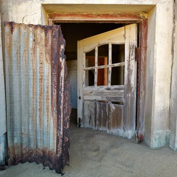 Verlassenes Haus in Kolmannskuppe mit Sanddüne 