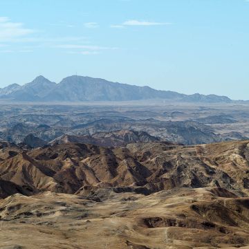 Mondlandschaft mit Blick auf die Rössingberge