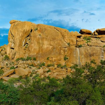 Felsformation mit der Silhouette eines Elephanten im Erongo Nationalpark