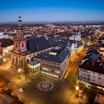 Blick auf die Dreifaltigkeitskirche vom Eselstum des Wormser Domes fotografiert