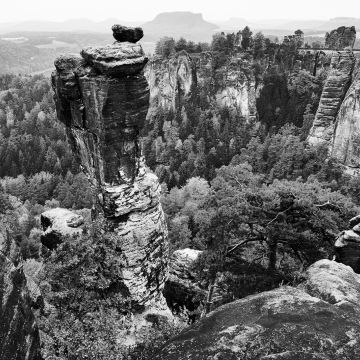 Teufelstisch mit Blick auf die Basteibrücke