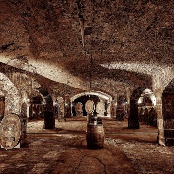Historischer Weinkeller im Weingut Valckenberg